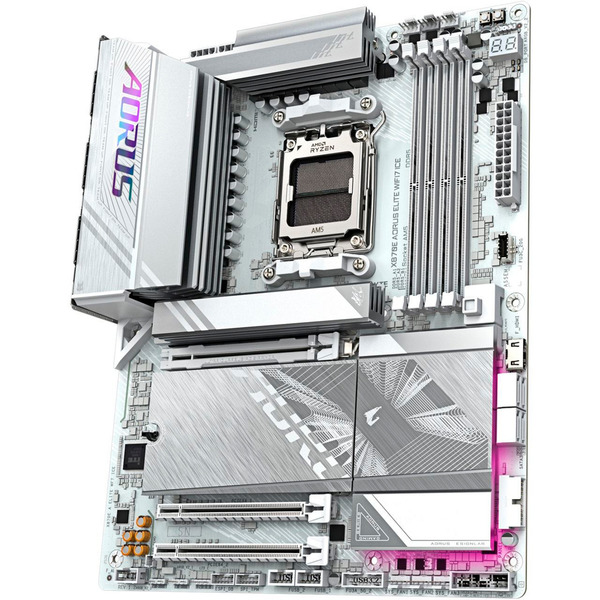 Foto 4 van GIGABYTE X870E AORUS ELITE WIFI7 ICE socket AM5 moederbord