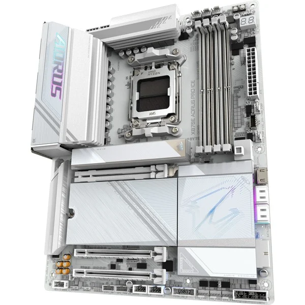 Foto 4 van GIGABYTE X870E AORUS PRO ICE socket AM5 moederbord