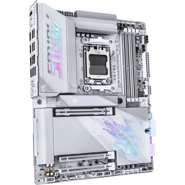 Foto 3 van GIGABYTE X870E AORUS PRO X3D ICE socket AM5 moederbord